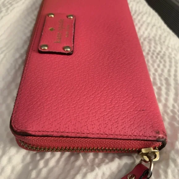 Kate Spade Vibrant Pink Wallet - Picture 1 of 8